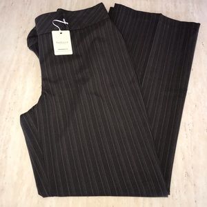 NWT! Van Heusen Women’s pants in brown